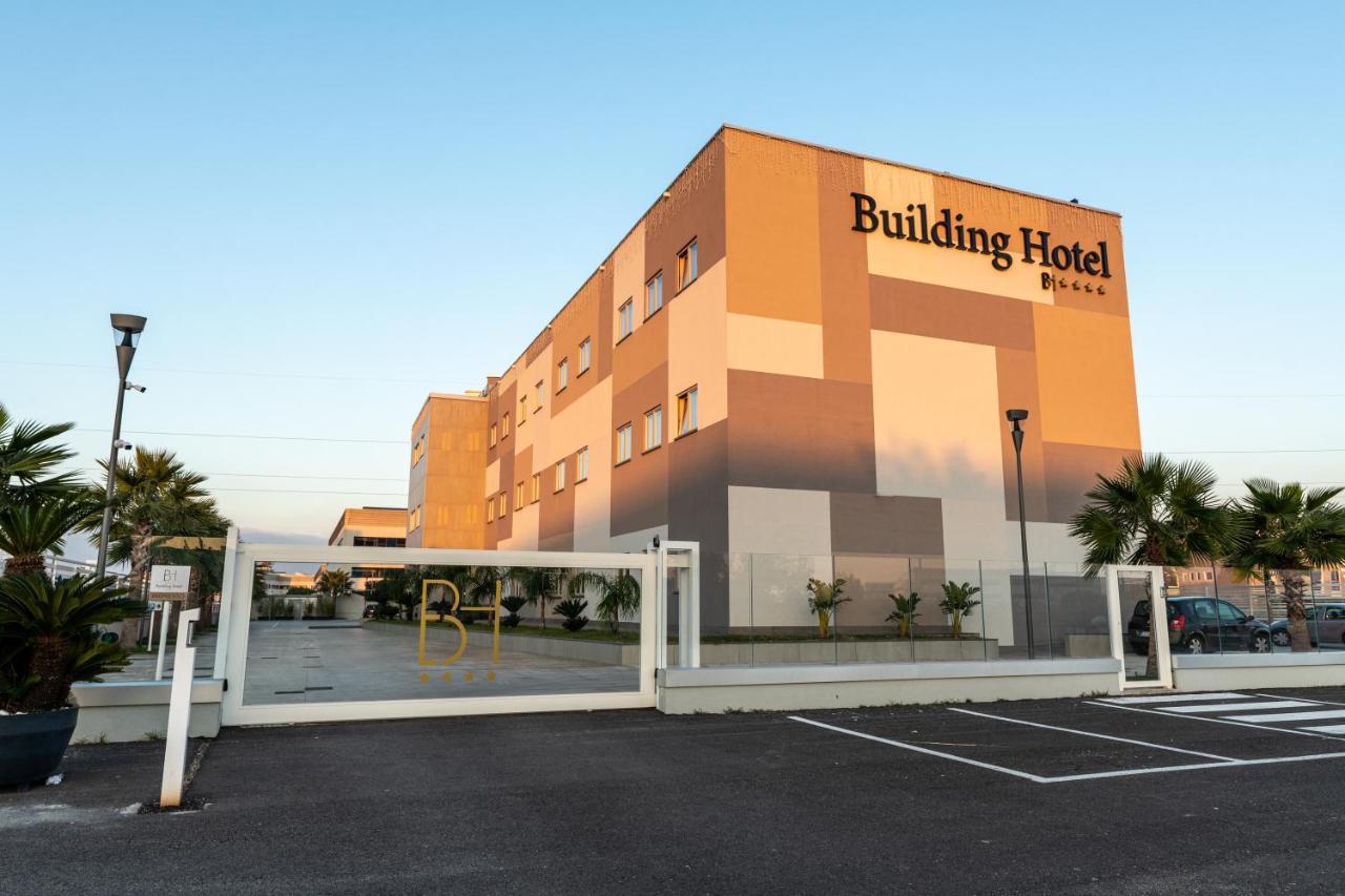 Building Hotel Teverola Eksteriør billede